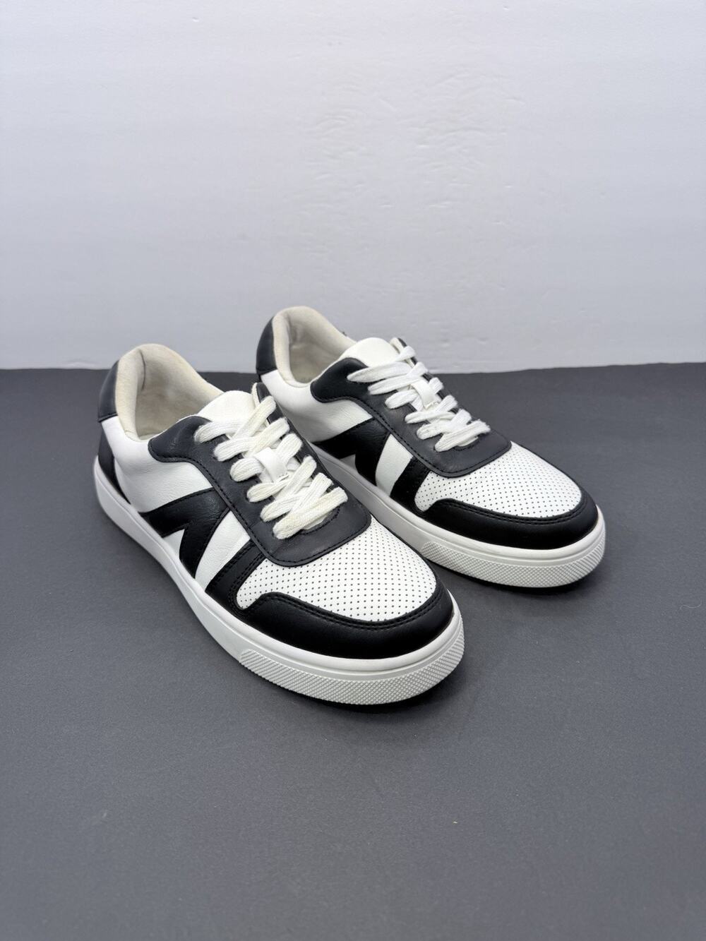 MIA Koast White Black Low Top Lace Up Sneakers Womens Size 7.5 M GS1303443B